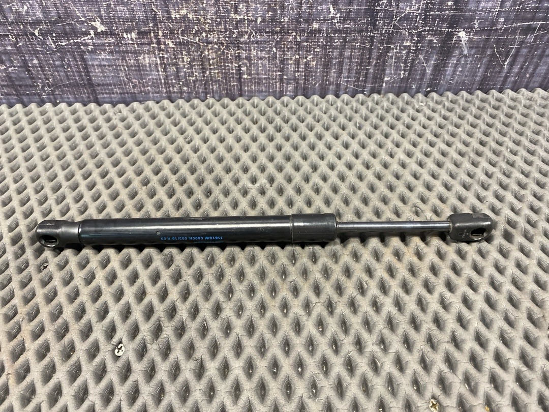 Амортизатор багажника, 740 рублей, Красноярск