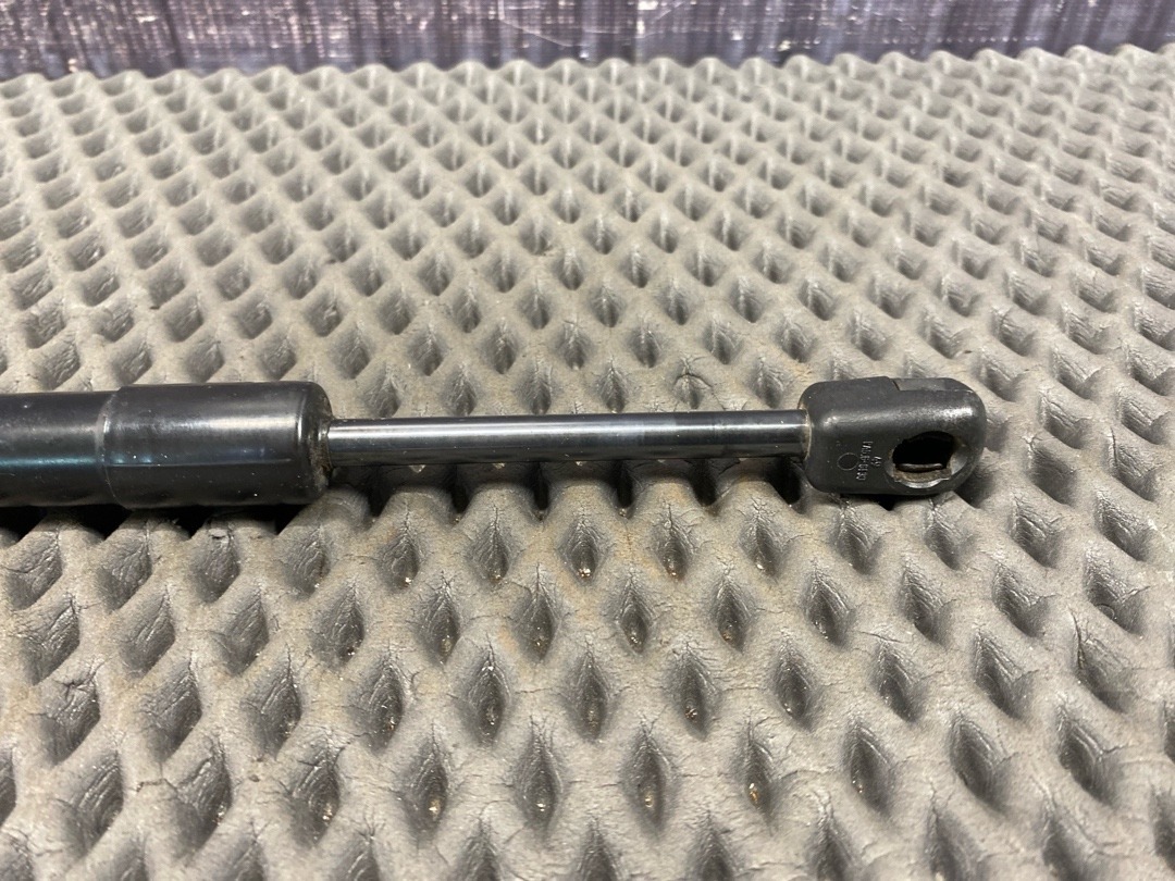 Амортизатор багажника, 740 рублей, Красноярск