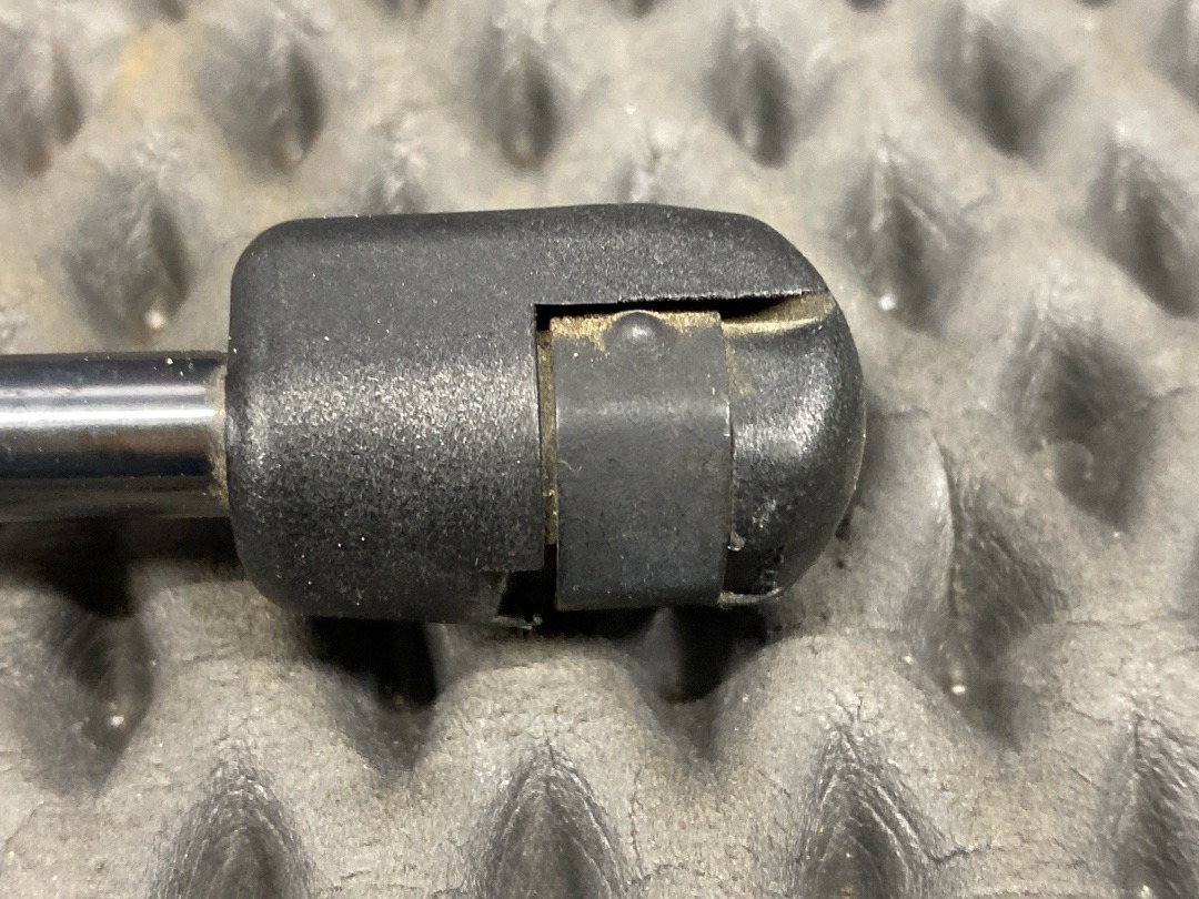 Амортизатор багажника, 740 рублей, Красноярск