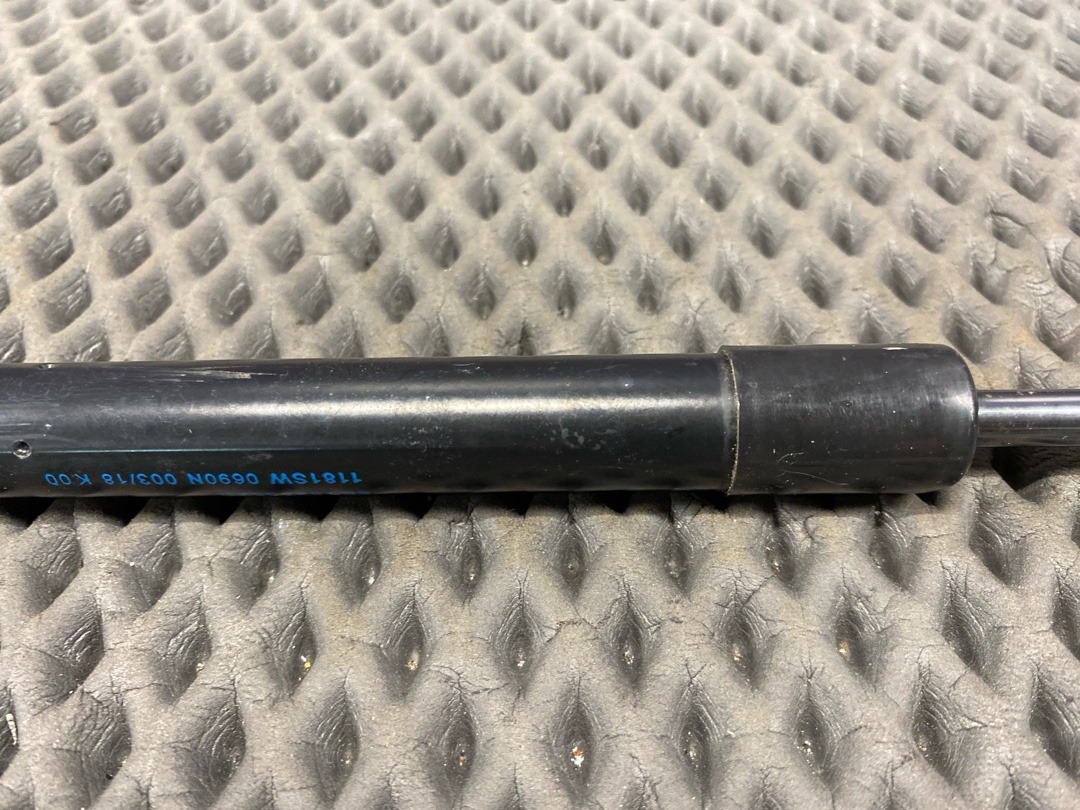 Амортизатор багажника, 740 рублей, Красноярск