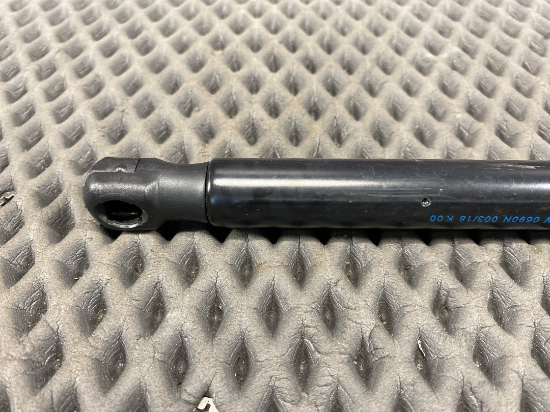 Амортизатор багажника, 740 рублей, Красноярск