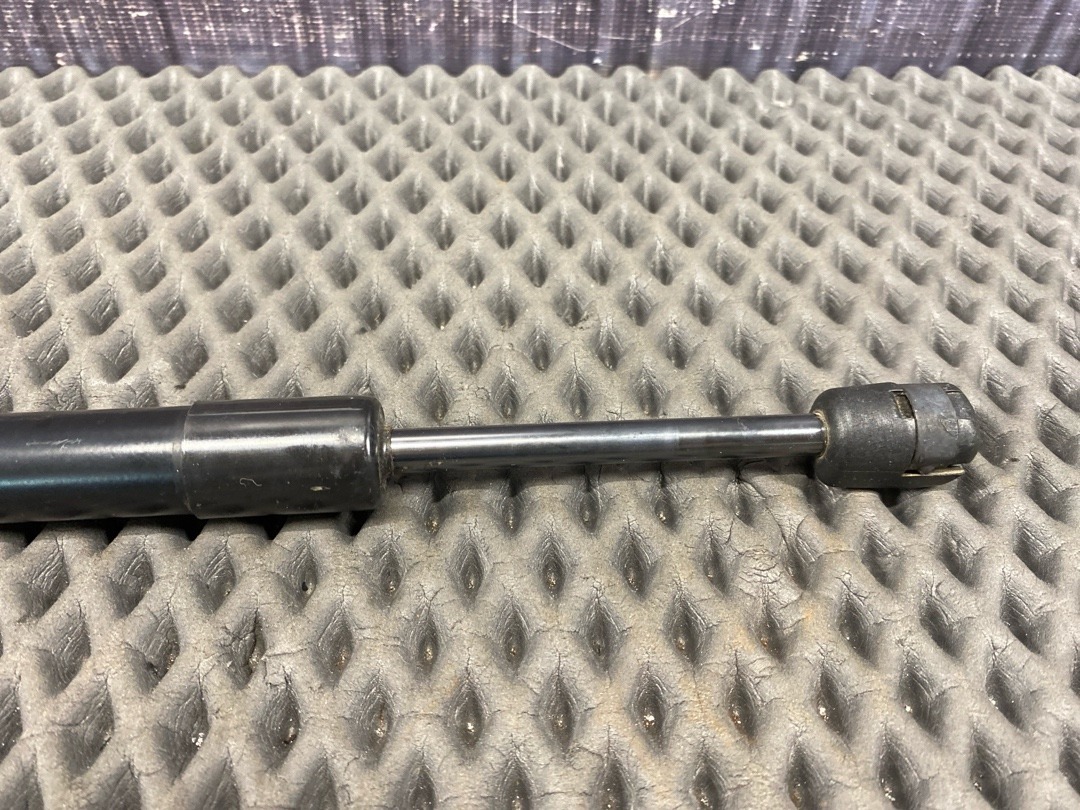 Амортизатор багажника, 740 рублей, Красноярск