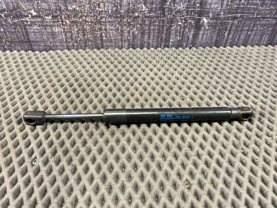 Амортизатор багажника, 740 рублей, Красноярск