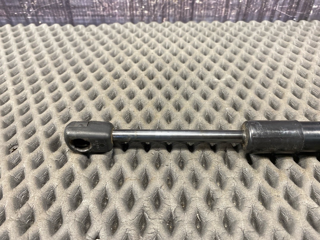 Амортизатор багажника, 740 рублей, Красноярск