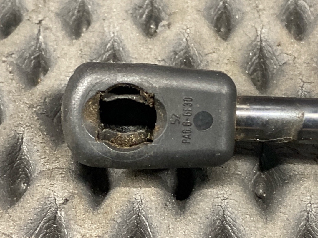 Амортизатор багажника, 740 рублей, Красноярск