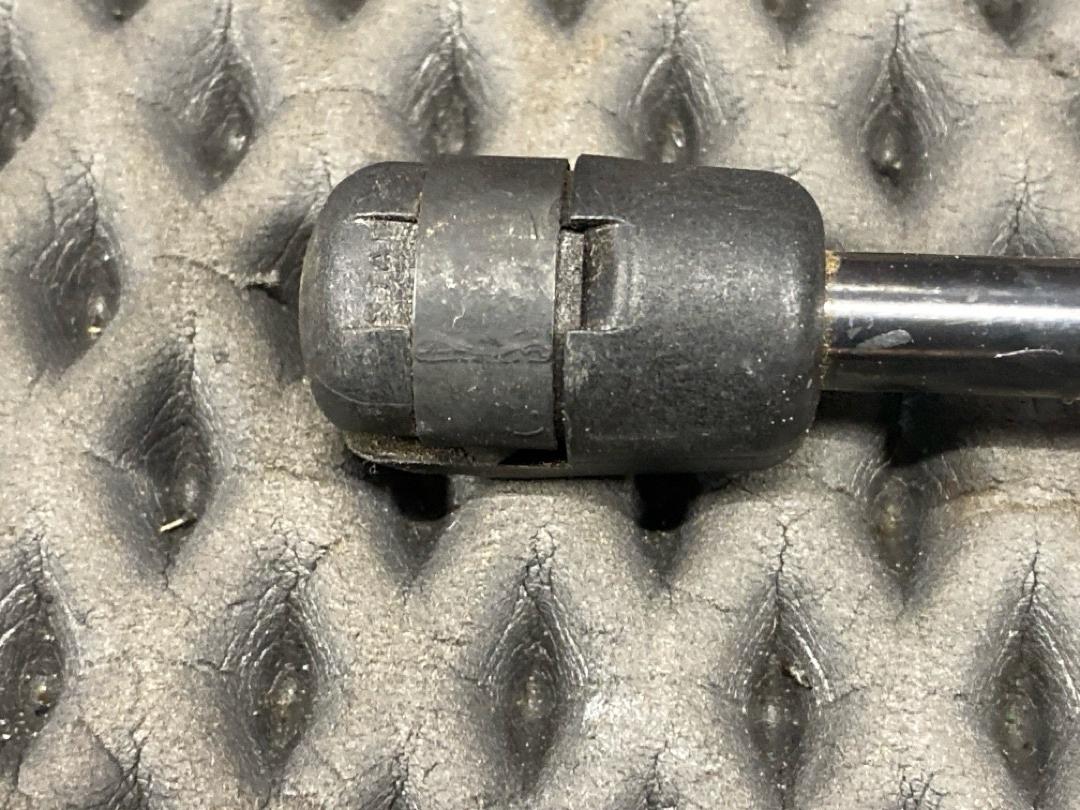 Амортизатор багажника, 740 рублей, Красноярск