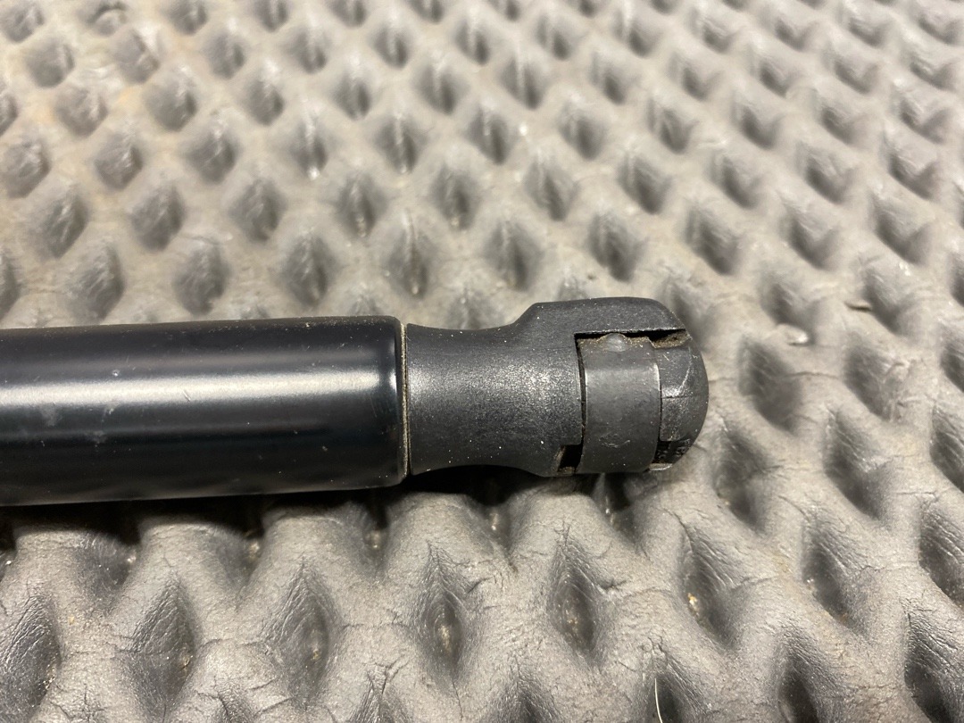 Амортизатор багажника, 740 рублей, Красноярск