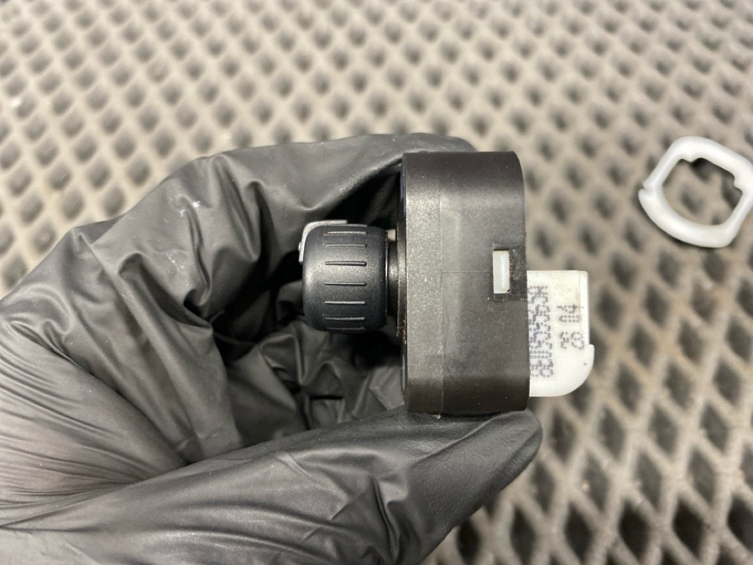 Кнопка регулировки зеркал, 1420 рублей, Красноярск