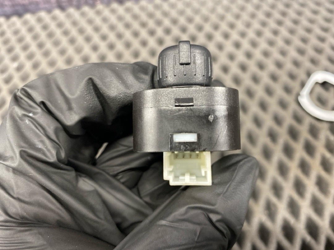 Кнопка регулировки зеркал, 1420 рублей, Красноярск