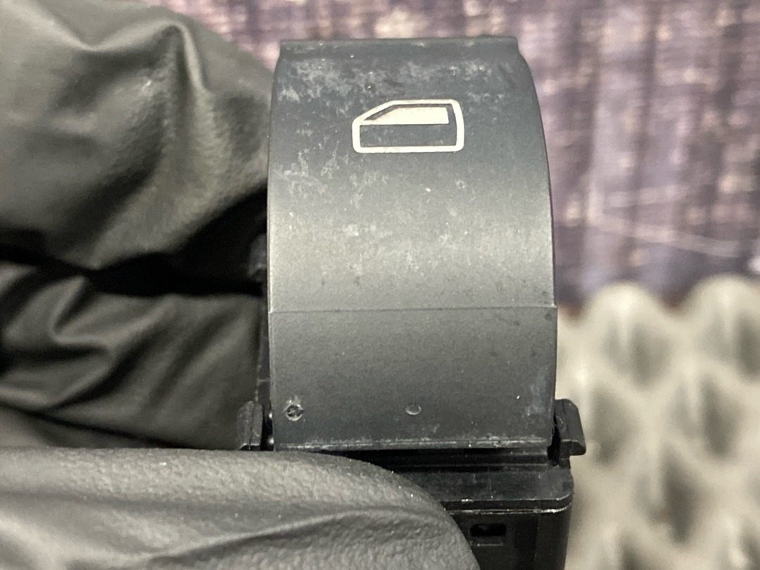 Кнопка стеклоподъемника, 360 рублей, Красноярск