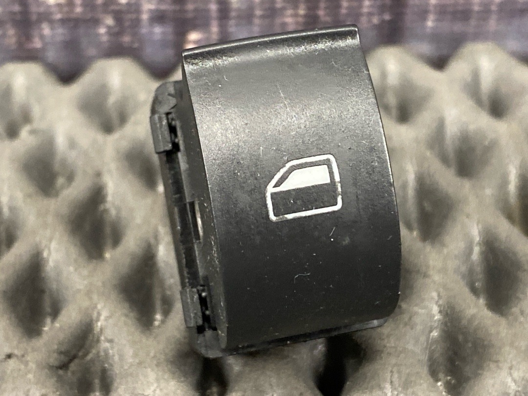 Кнопка стеклоподъемника, 360 рублей, Красноярск