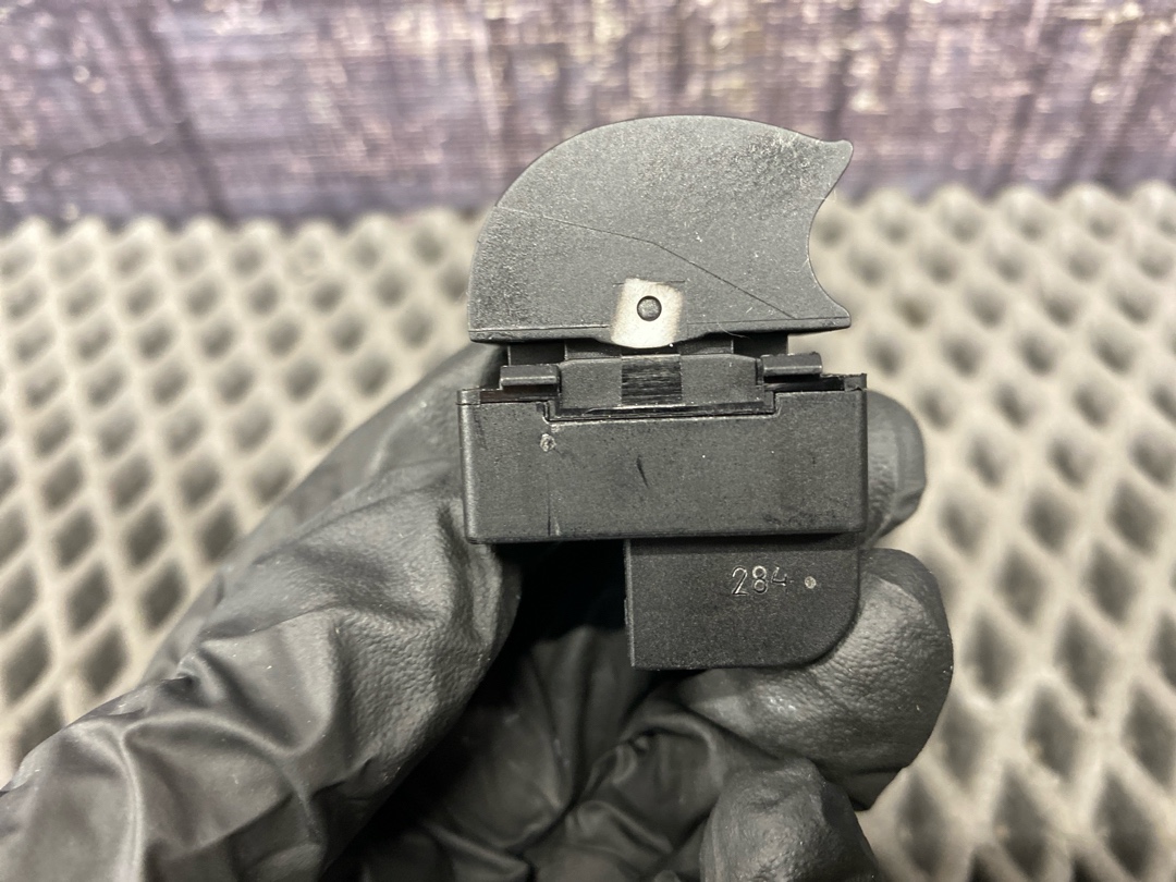 Кнопка стеклоподъемника, 360 рублей, Красноярск