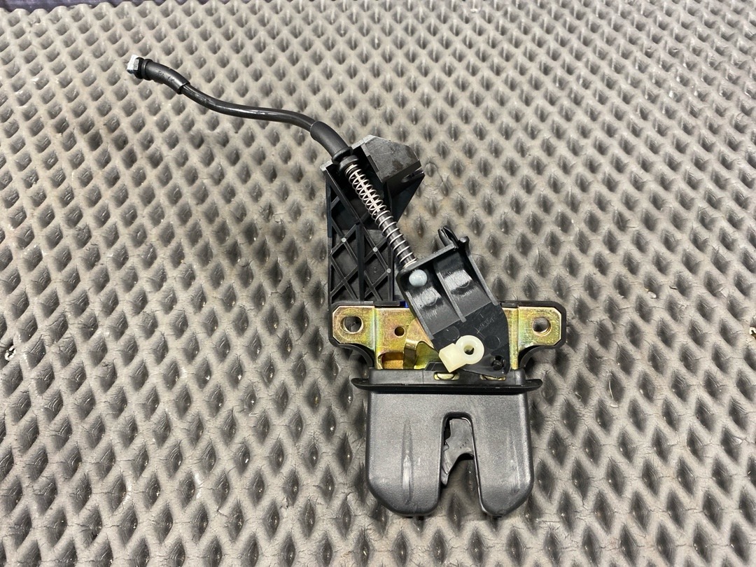 Замок багажника, 3720 рублей, Красноярск