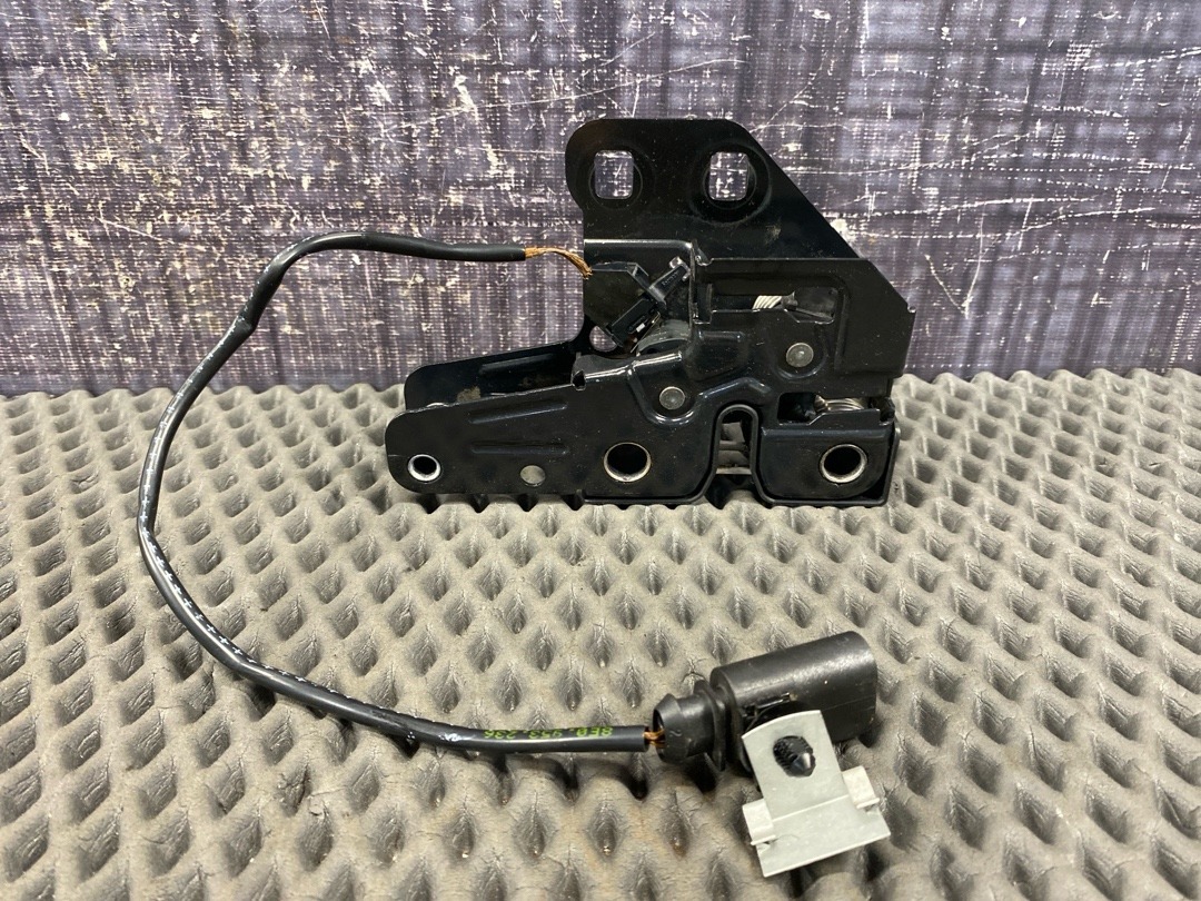 Замок капота, 1920 рублей, Красноярск