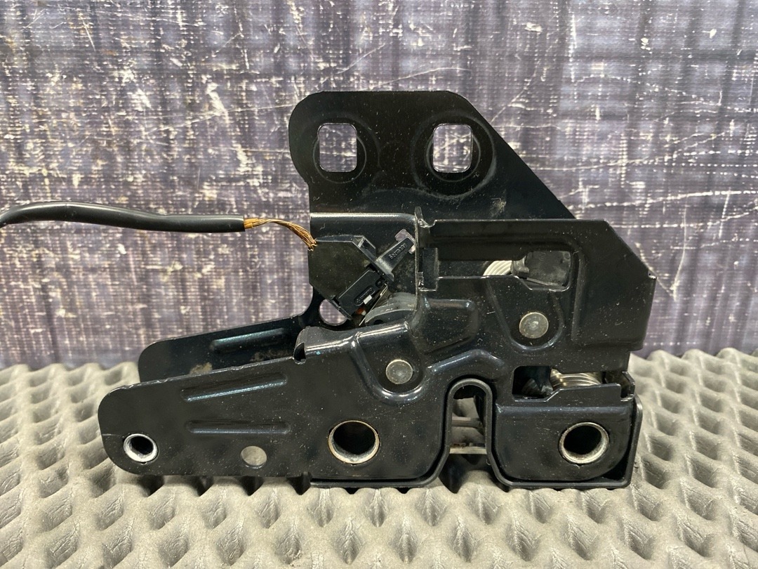 Замок капота, 1920 рублей, Красноярск