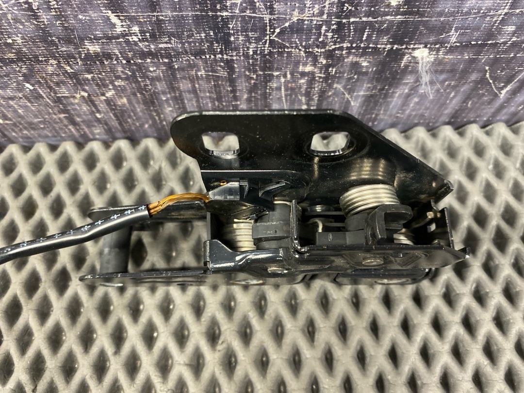 Замок капота, 1920 рублей, Красноярск