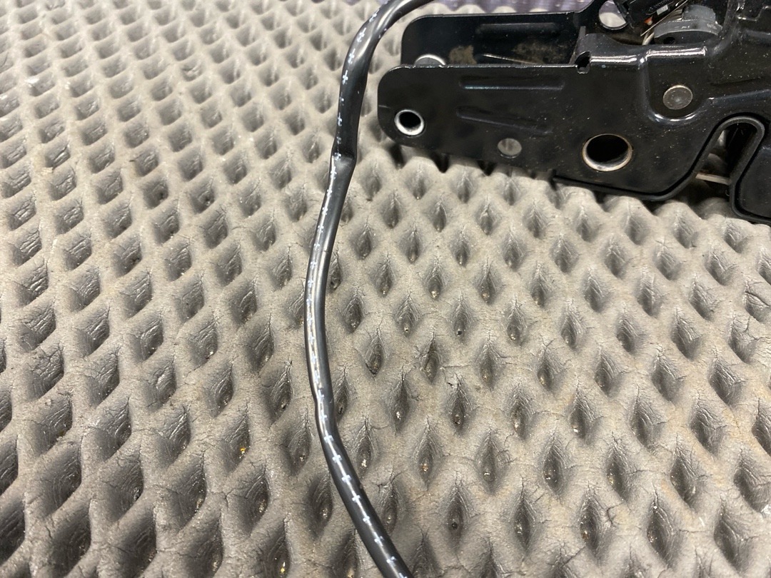 Замок капота, 1920 рублей, Красноярск