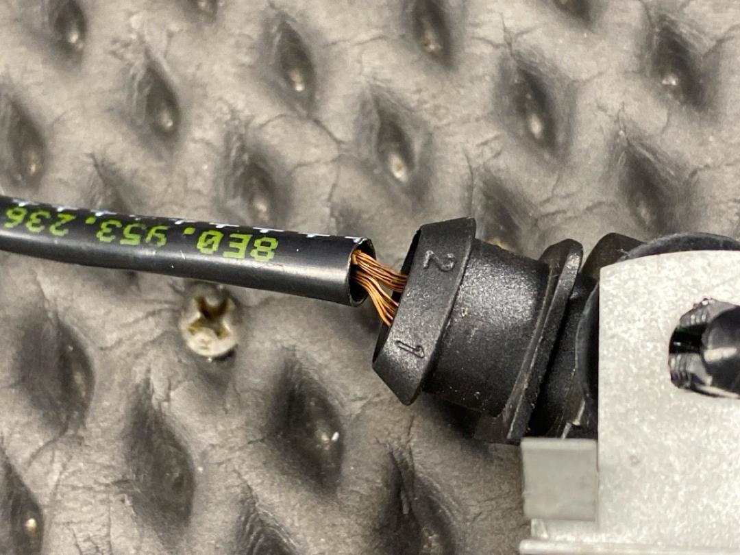 Замок капота, 1920 рублей, Красноярск