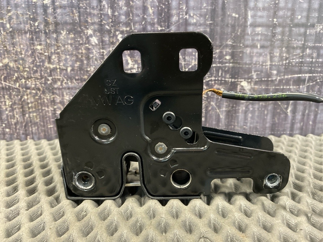 Замок капота, 1920 рублей, Красноярск