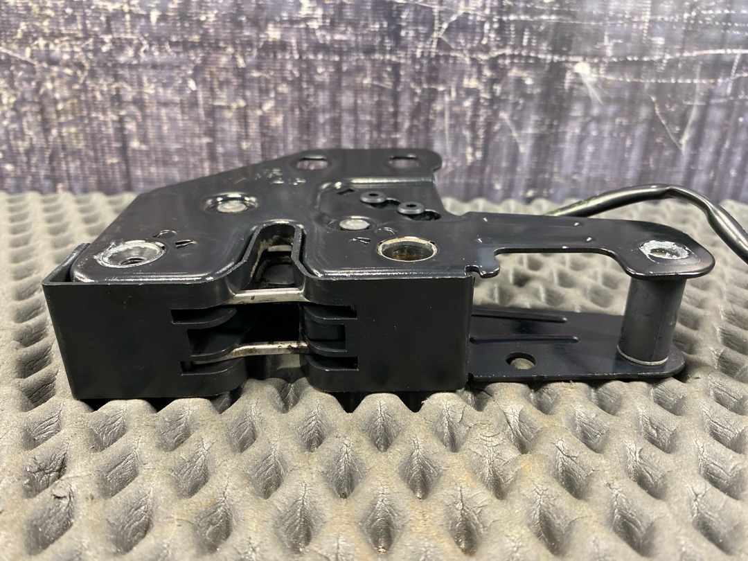 Замок капота, 1920 рублей, Красноярск