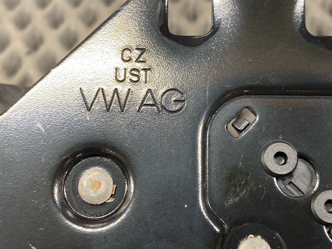 Замок капота, 1920 рублей, Красноярск