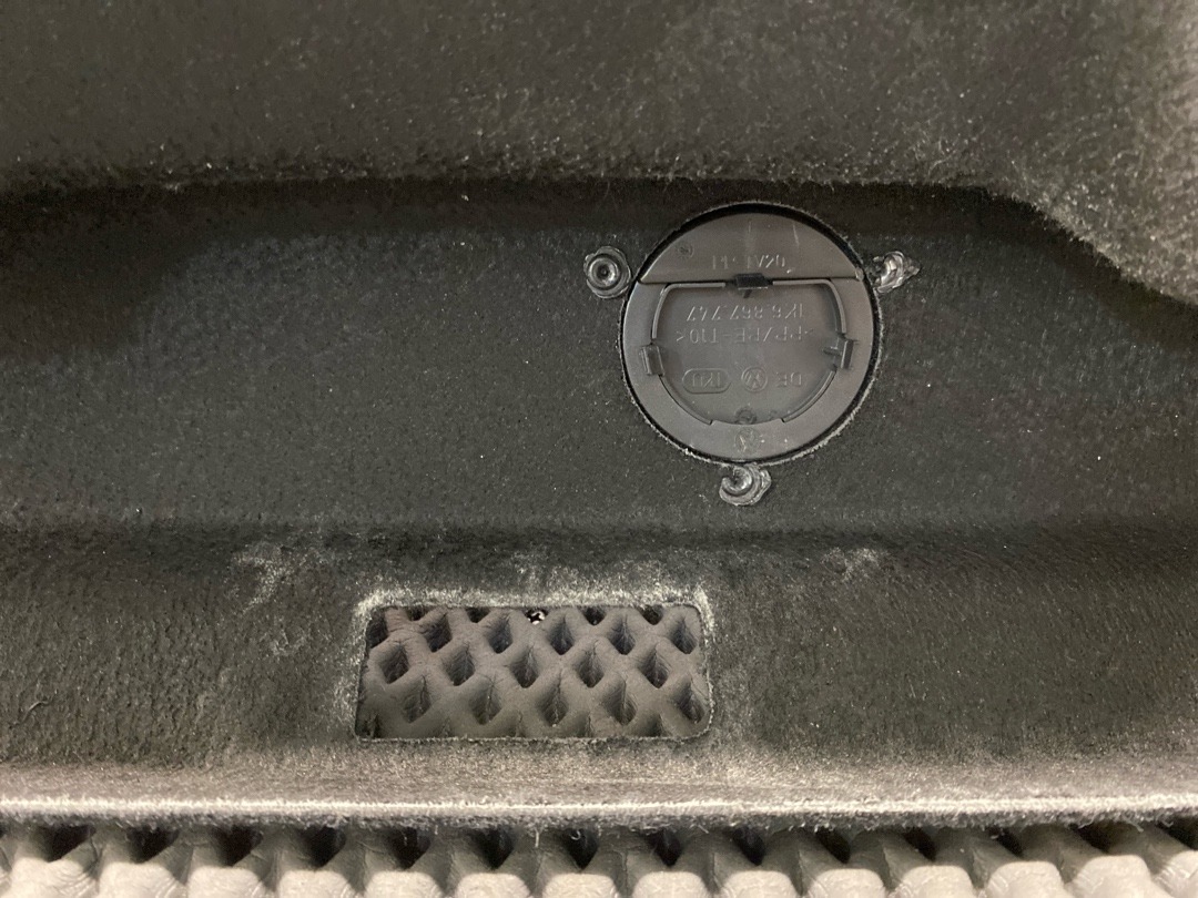 Обшивка крышки багажника, 1940 рублей, Красноярск