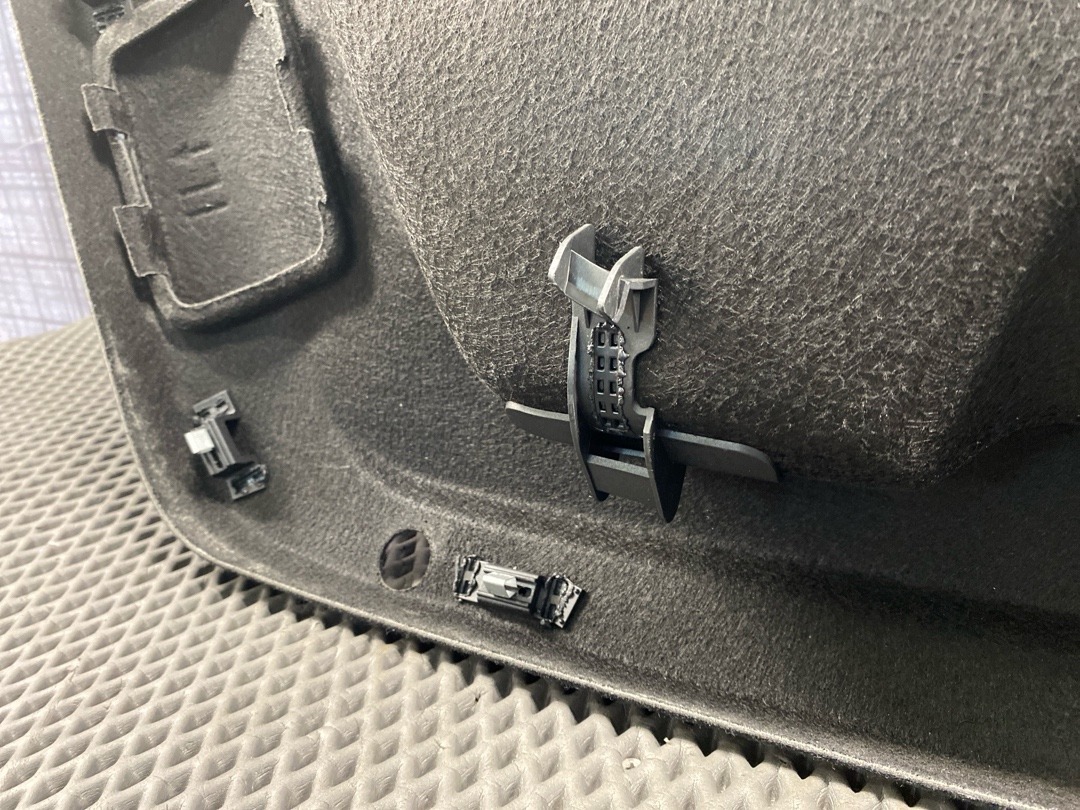 Обшивка крышки багажника, 1940 рублей, Красноярск