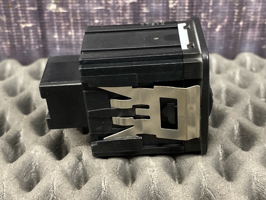 Кнопка яркости подсветки, 520 рублей, Красноярск