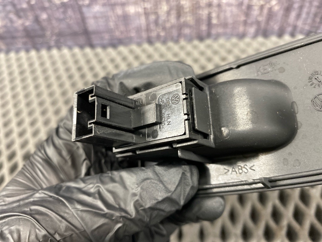 Кнопка стеклоподъемника, 890 рублей, Красноярск