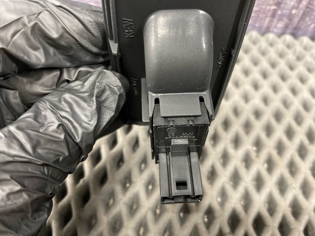 Кнопка стеклоподъемника, 890 рублей, Красноярск