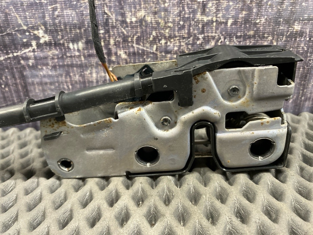 Замок капота, 1920 рублей, Красноярск