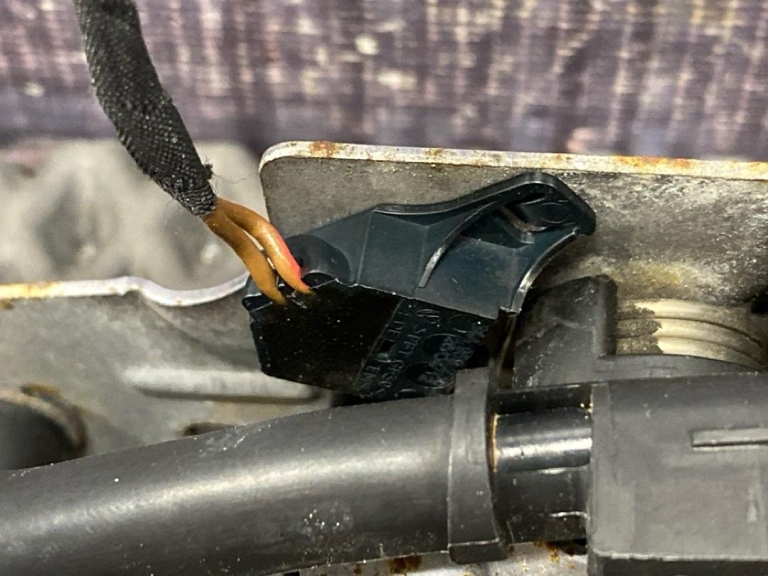 Замок капота, 1920 рублей, Красноярск