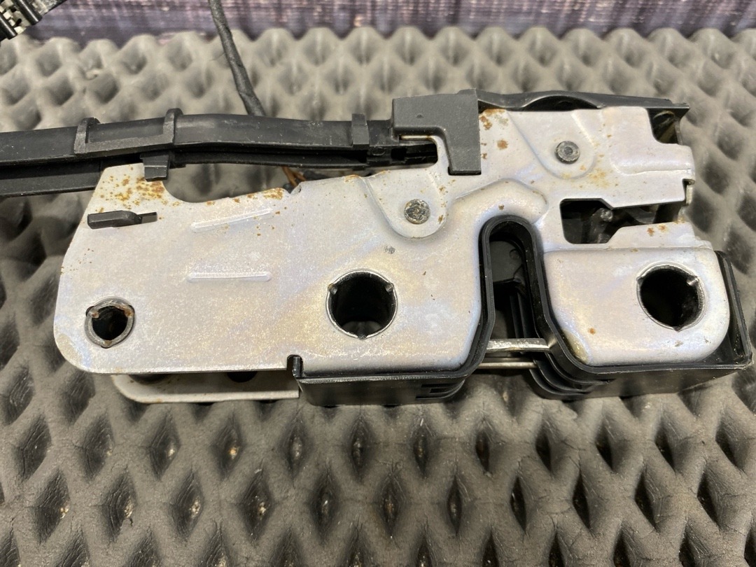 Замок капота, 1920 рублей, Красноярск