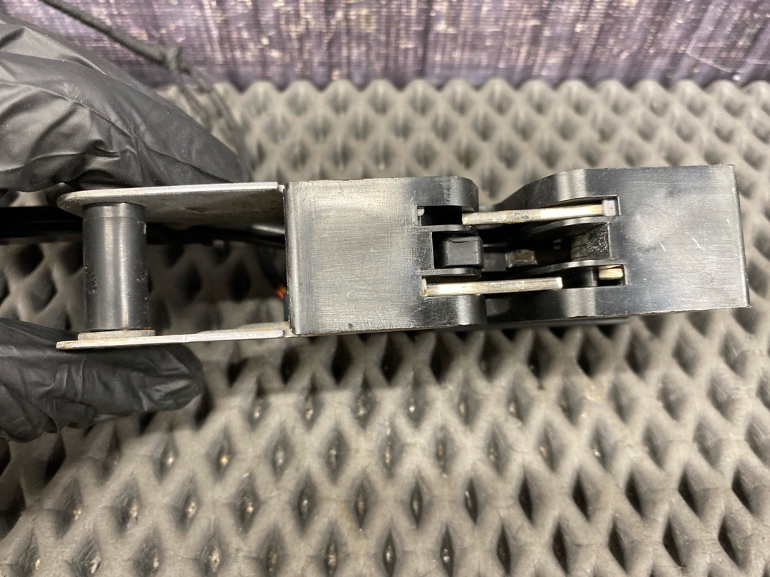 Замок капота, 1920 рублей, Красноярск