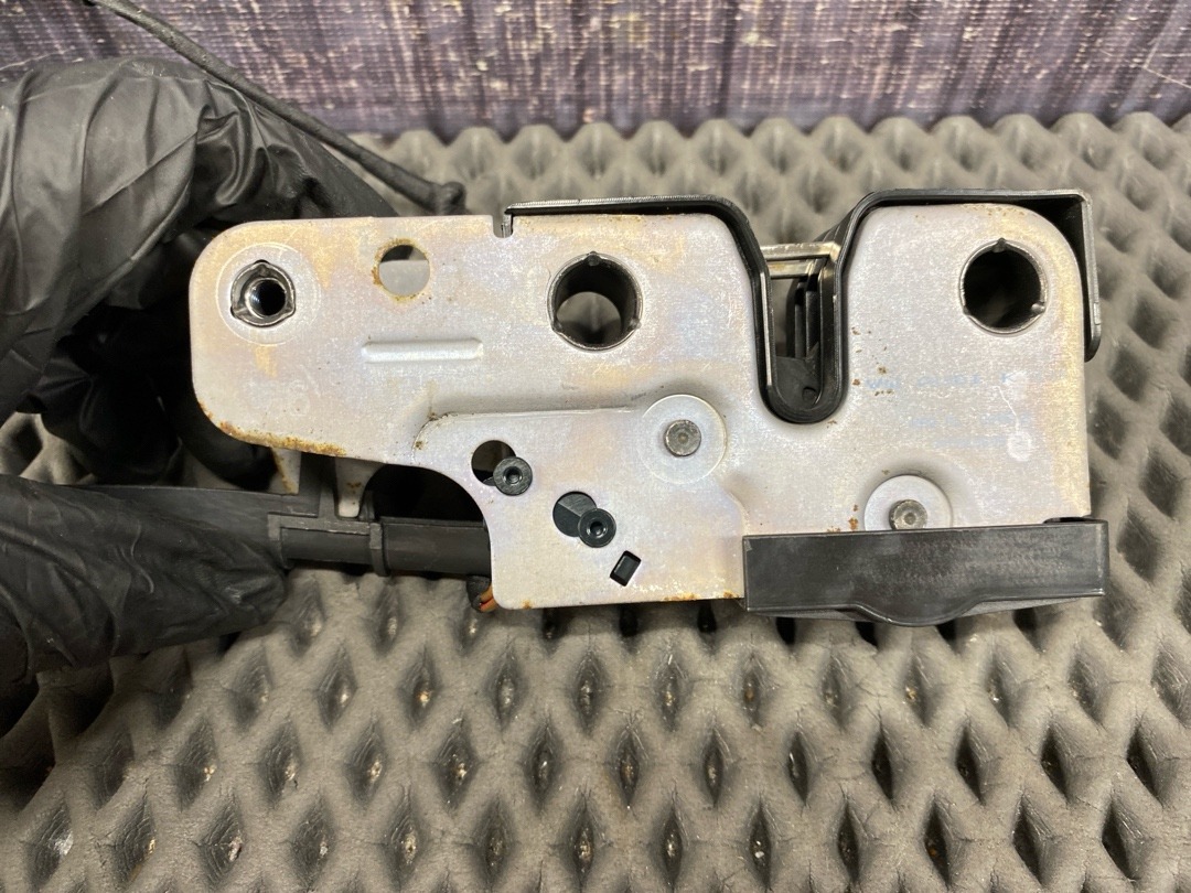 Замок капота, 1920 рублей, Красноярск