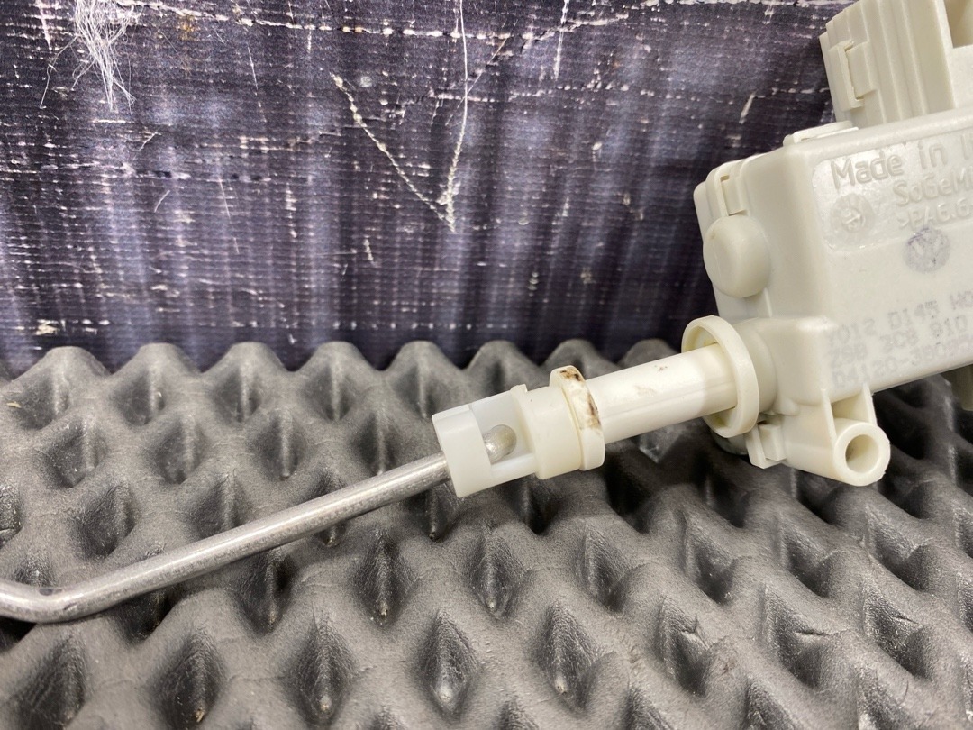 Замок лючка бензобака, 1380 рублей, Красноярск