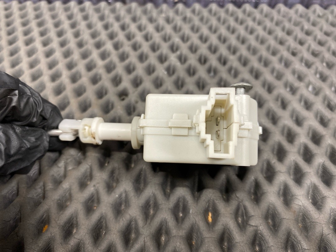 Замок лючка бензобака, 1380 рублей, Красноярск