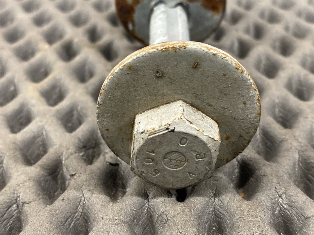 Болт развальный, 710 рублей, Красноярск