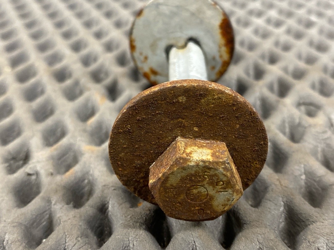 Болт развальный, 710 рублей, Красноярск