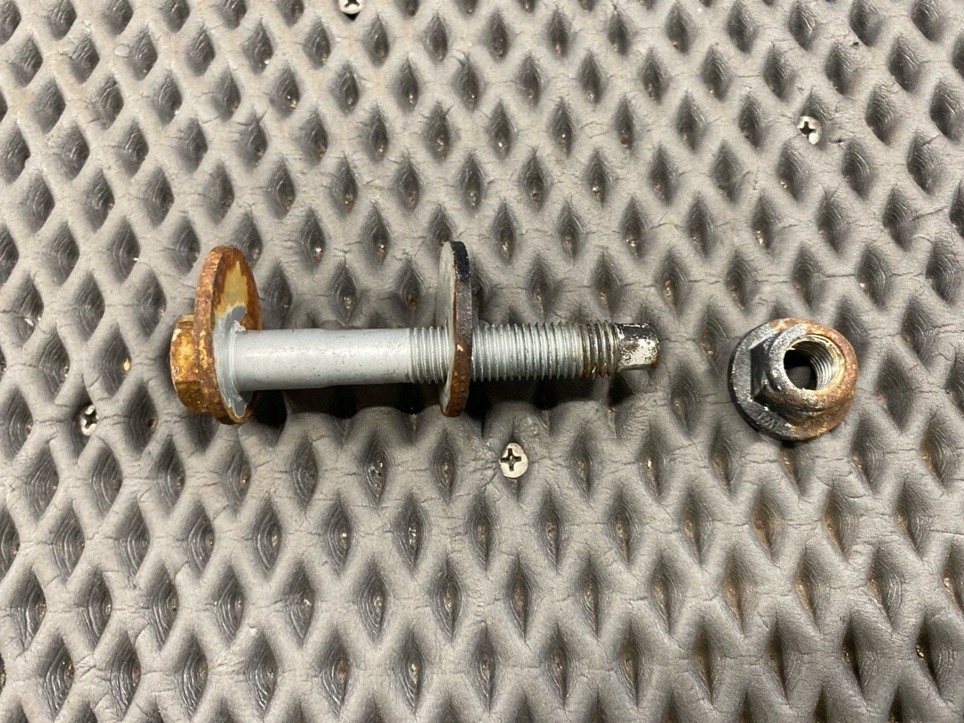 Болт развальный, 710 рублей, Красноярск