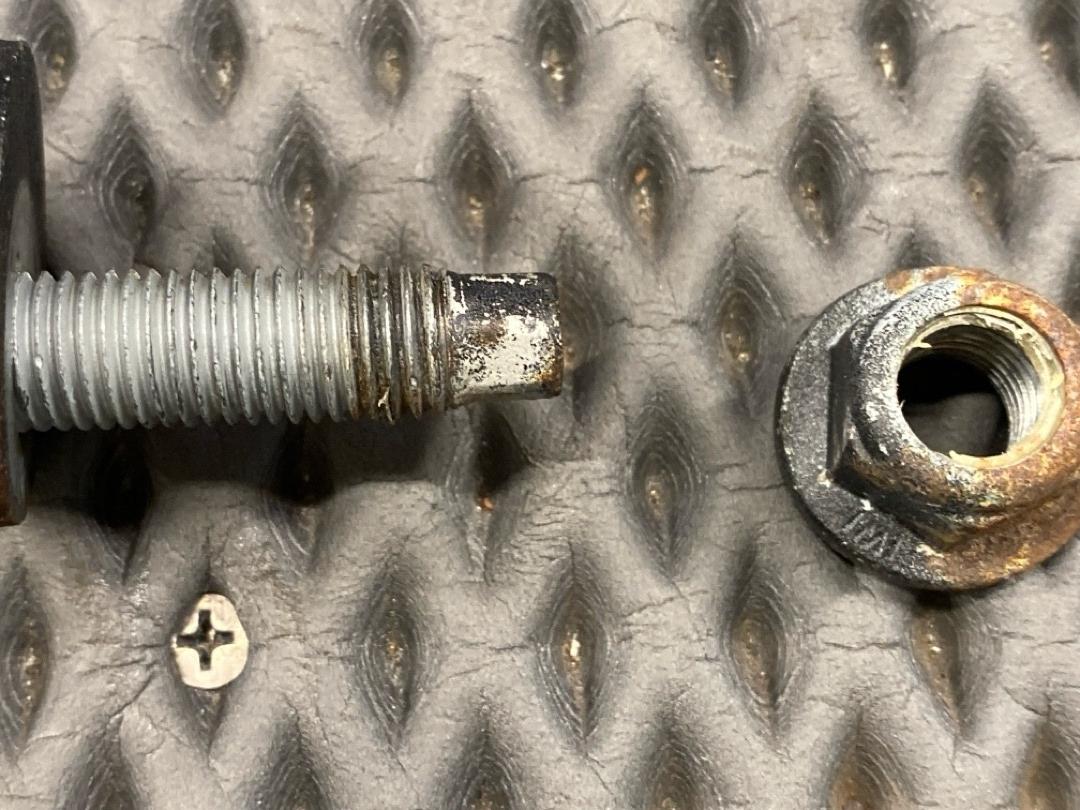 Болт развальный, 710 рублей, Красноярск