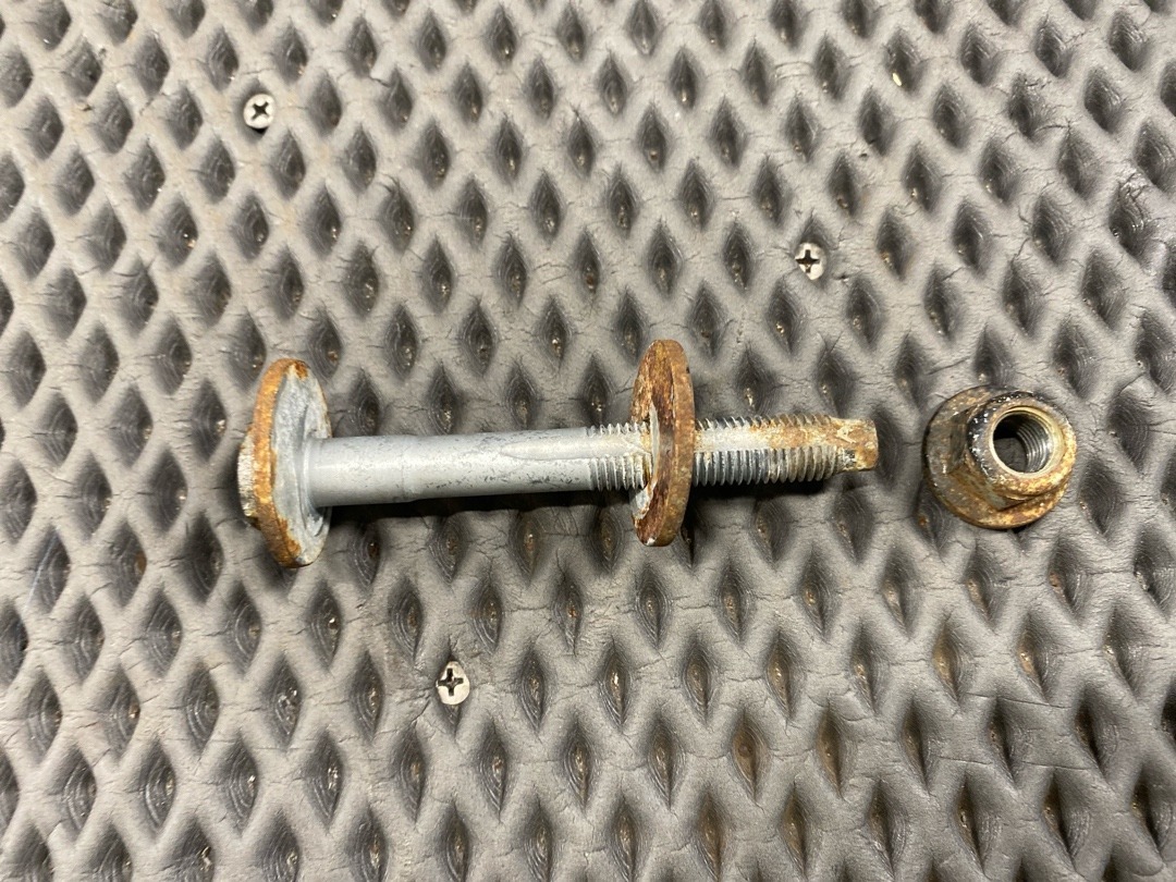 Болт развальный, 710 рублей, Красноярск