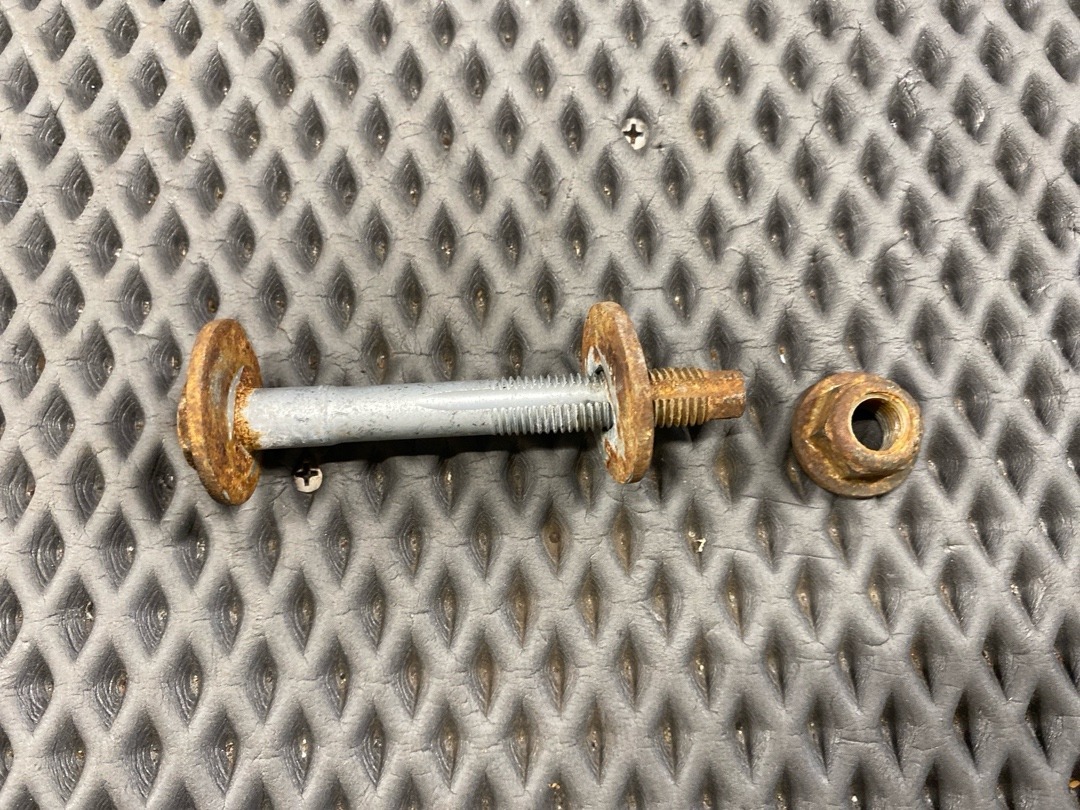 Болт развальный, 710 рублей, Красноярск