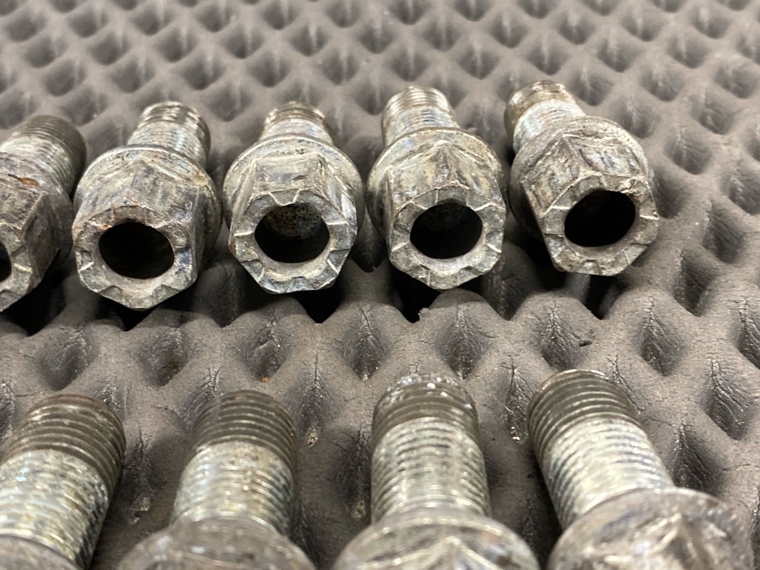 Комплект колесных болтов, 3210 рублей, Красноярск