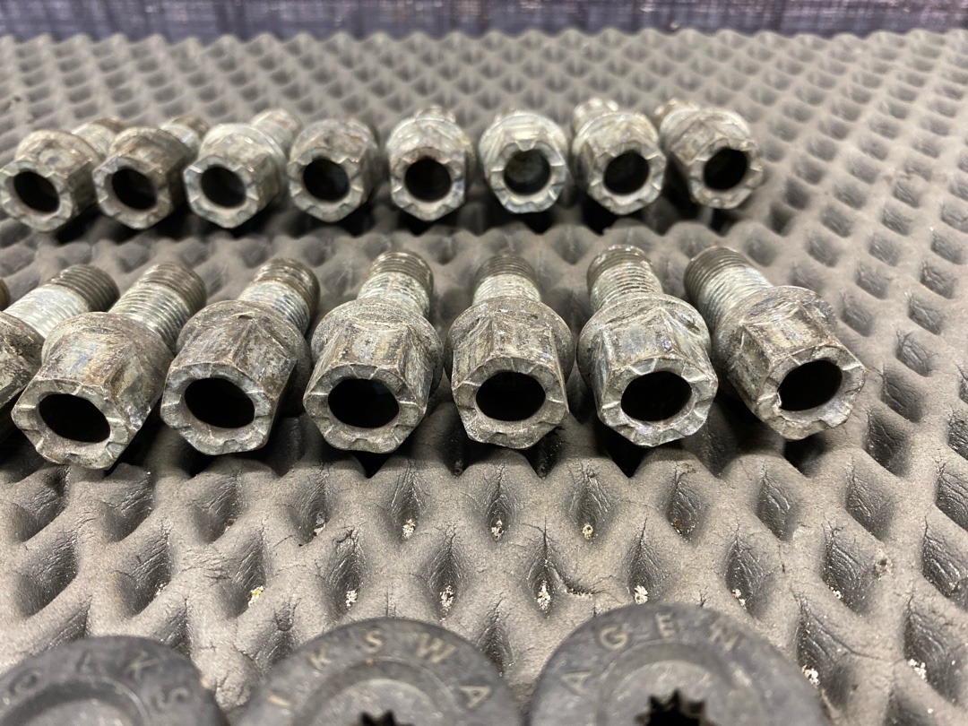 Комплект колесных болтов, 3210 рублей, Красноярск