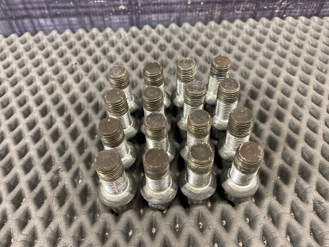 Комплект колесных болтов, 3210 рублей, Красноярск