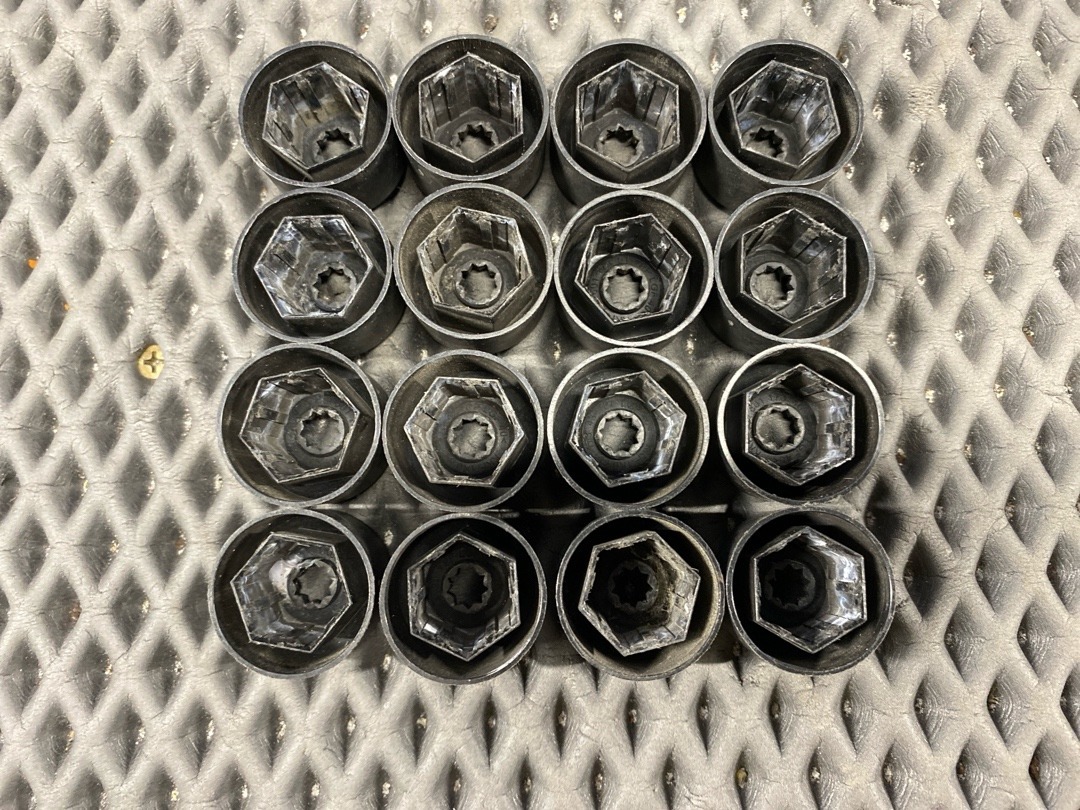 Комплект колесных болтов, 3210 рублей, Красноярск