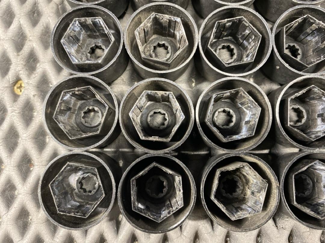 Комплект колесных болтов, 3210 рублей, Красноярск