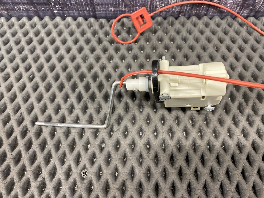 Замок лючка бензобака, 930 рублей, Красноярск