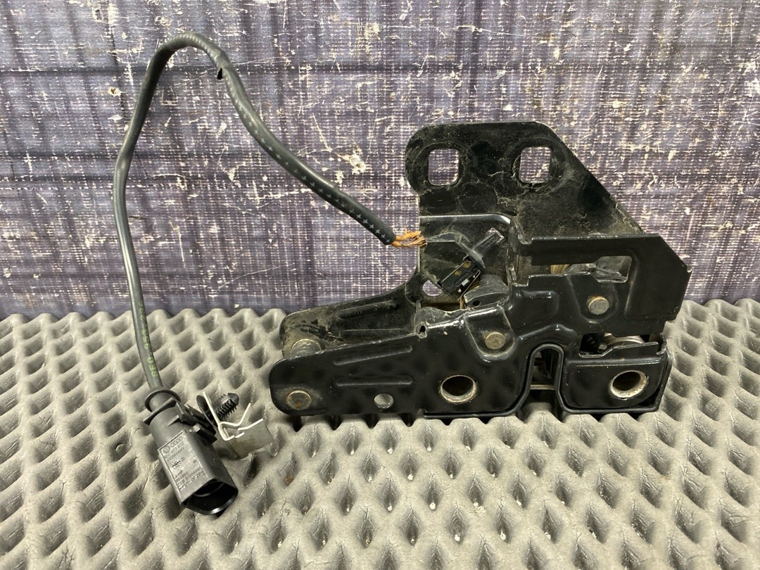 Замок капота, 1920 рублей, Красноярск